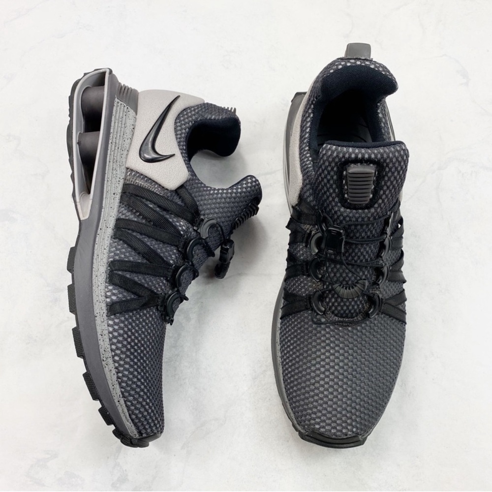 Nike Men's Black and Gray Athletic Sneakers